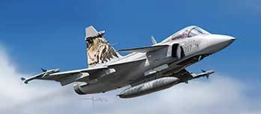 JAS 39 Gripen Swedish Multi-Role Fighter 1/72 Italeri